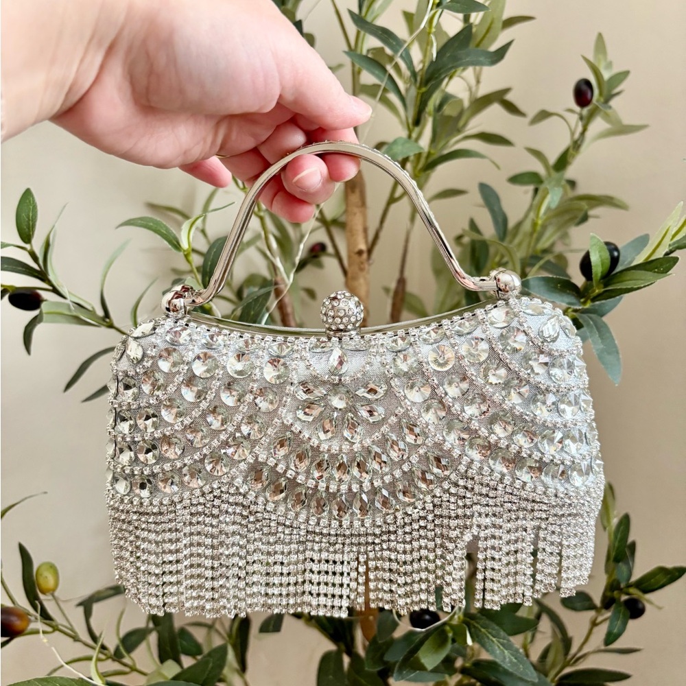 ✨NWOT✨ Bridal Silver Beaded Clutch/Shoulder bag